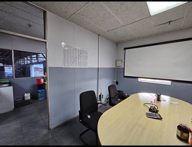 25,000M² WAREHOUSE TO LET IN BOKSBURG EAST